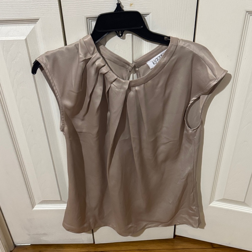 Kasper Women's Elegant Beige Blouse